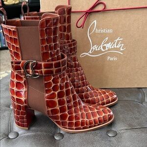 NIB, Christian Louboutin Croc-Embossed Boots in Rich Brown 🖤